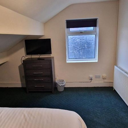 Self Check In Rooms Central Wakefield Exterior photo