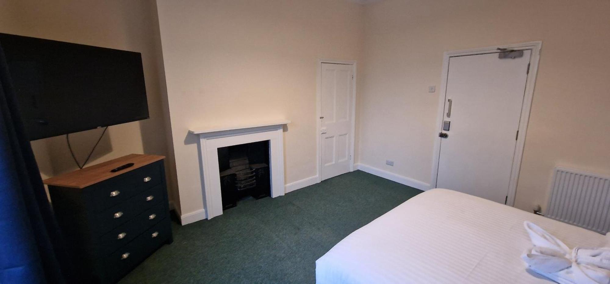 Self Check In Rooms Central Wakefield Exterior photo