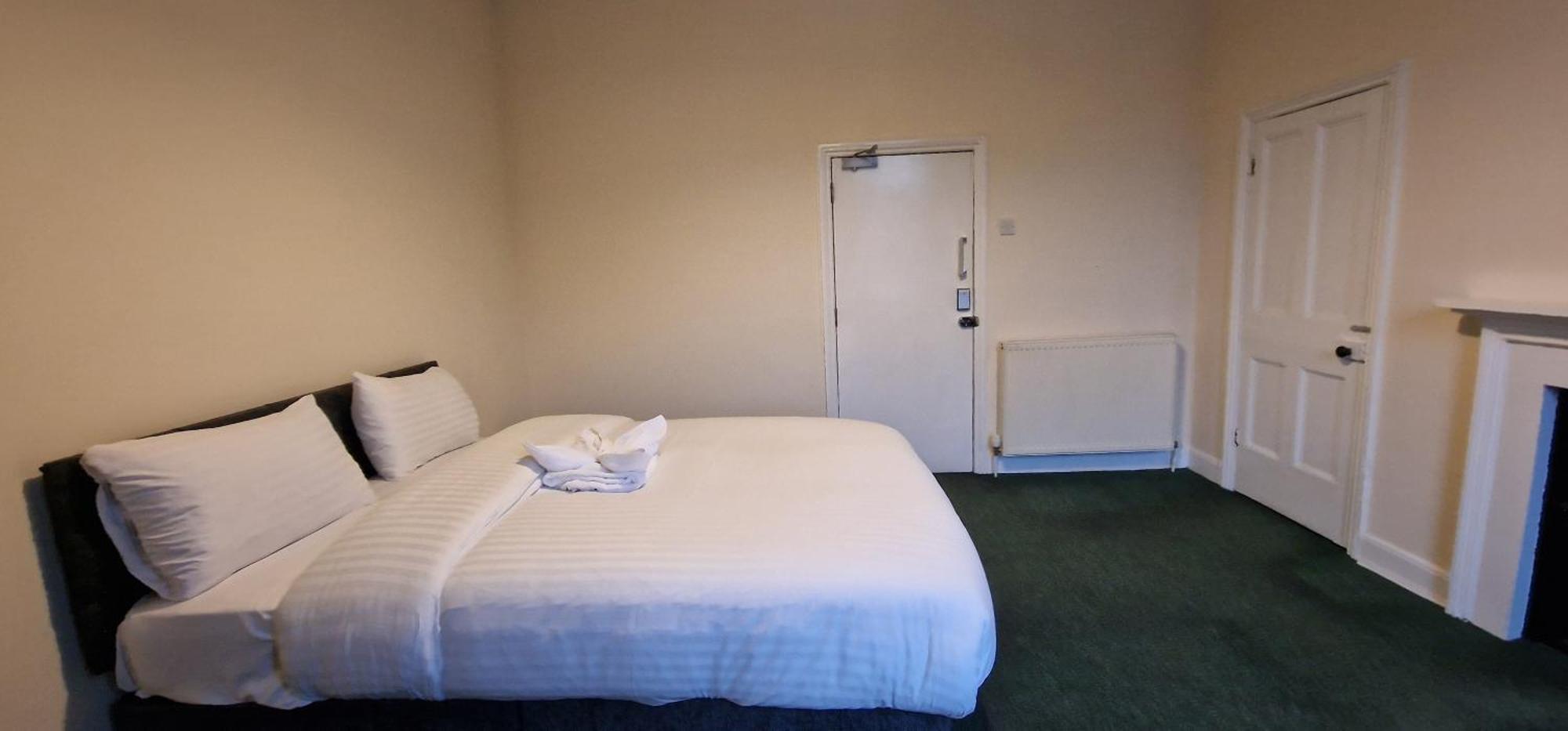 Self Check In Rooms Central Wakefield Exterior photo