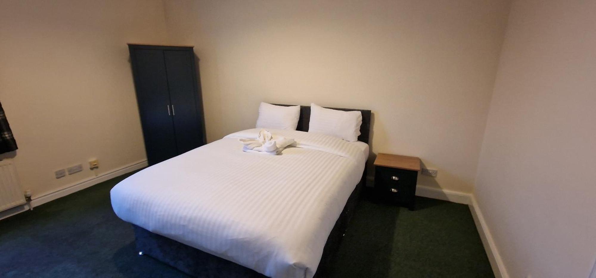 Self Check In Rooms Central Wakefield Exterior photo